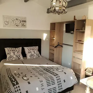 Appartement Cosy Avec Terrasse à, Arles